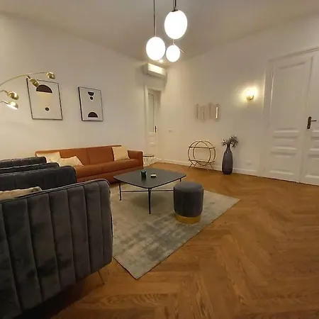 Art Deco Design * 的里雅斯特