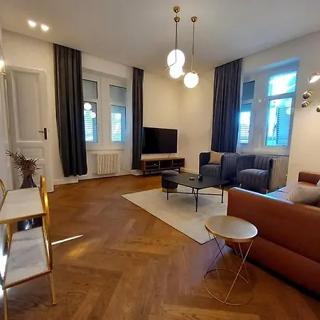 Art Deco Design * 的里雅斯特